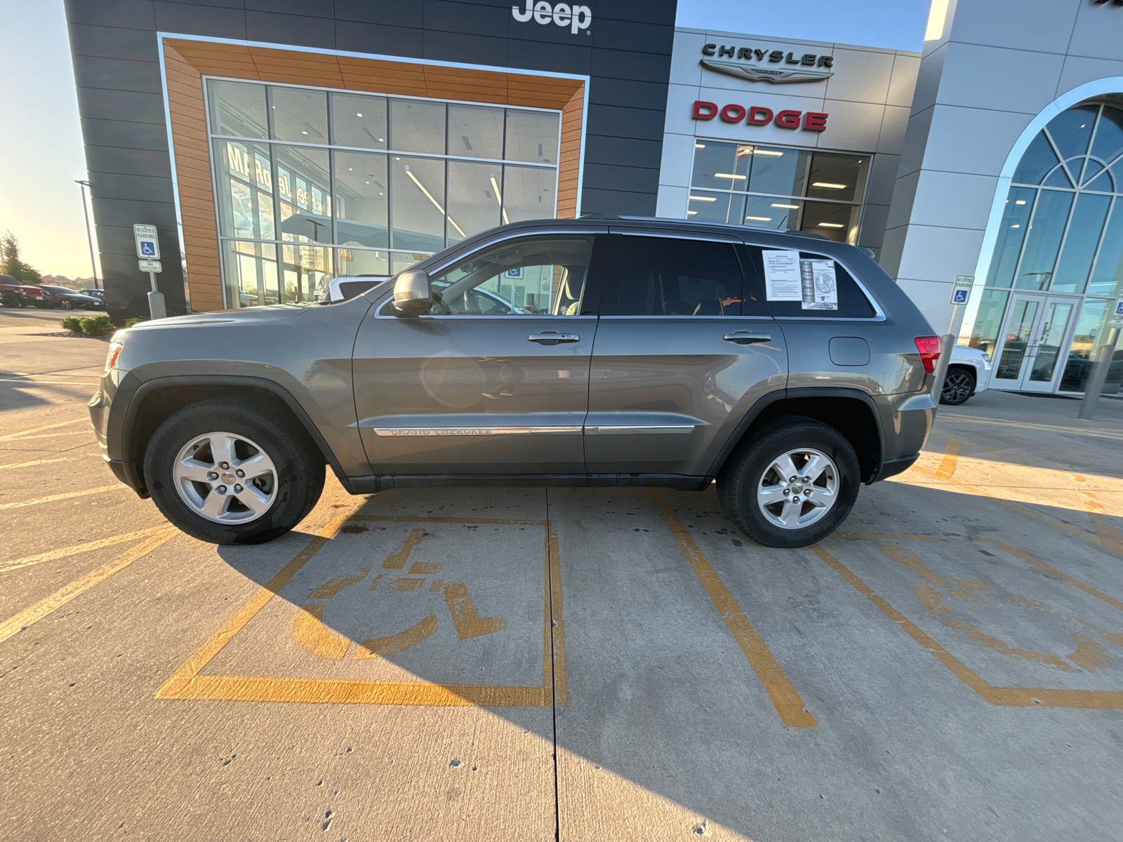 2012 Jeep Grand Cherokee Laredo 2