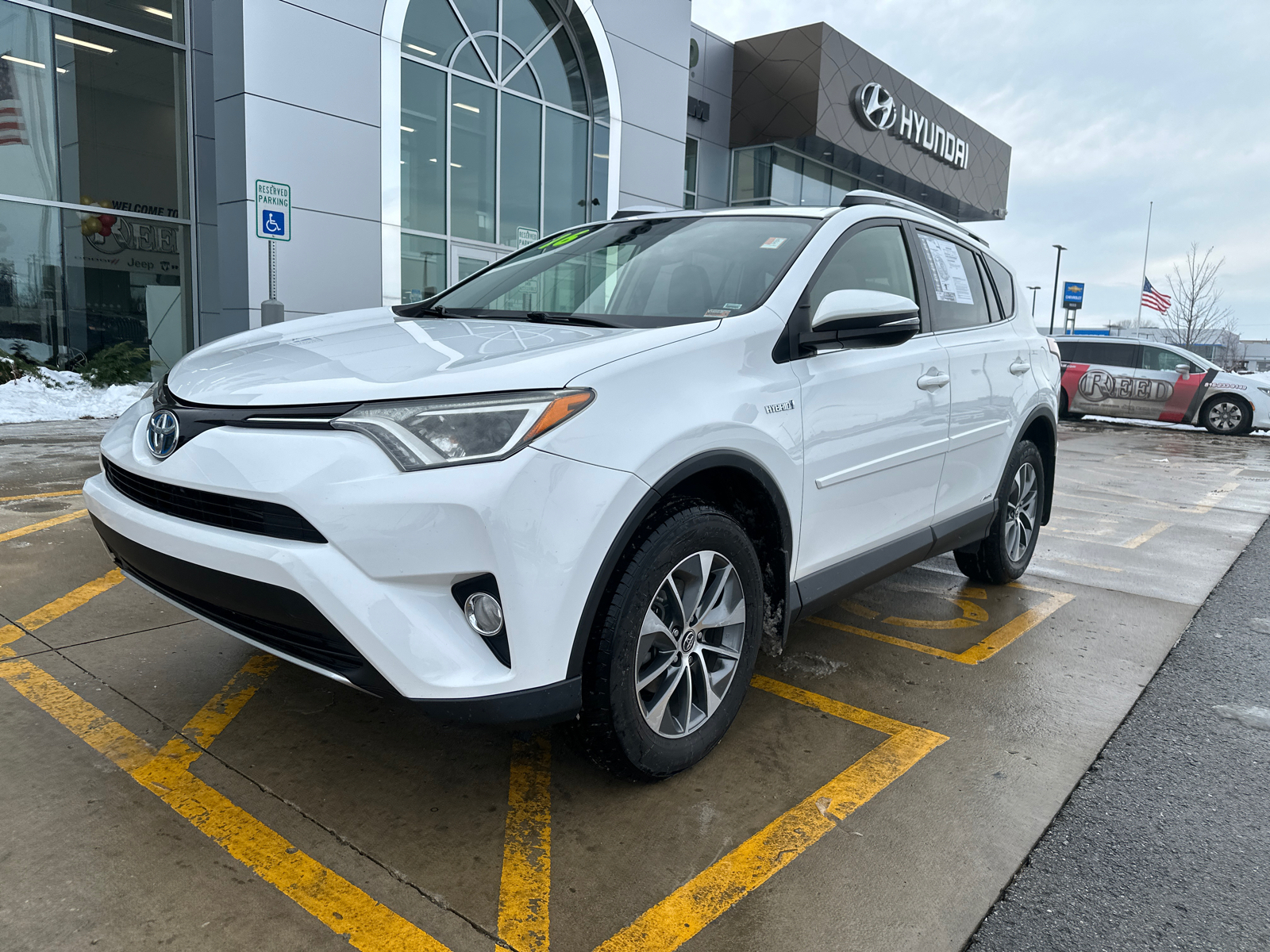 2016 Toyota RAV4 Hybrid XLE 1