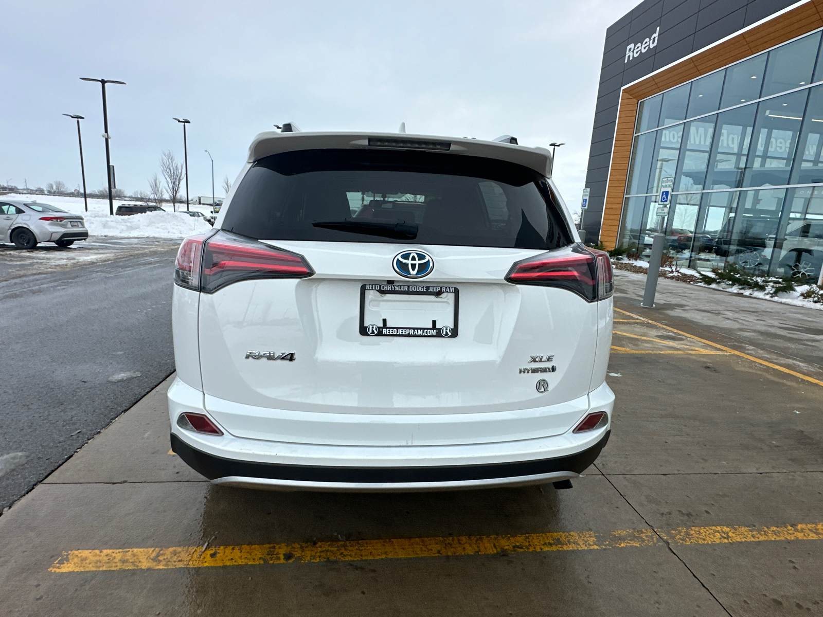 2016 Toyota RAV4 Hybrid XLE 3