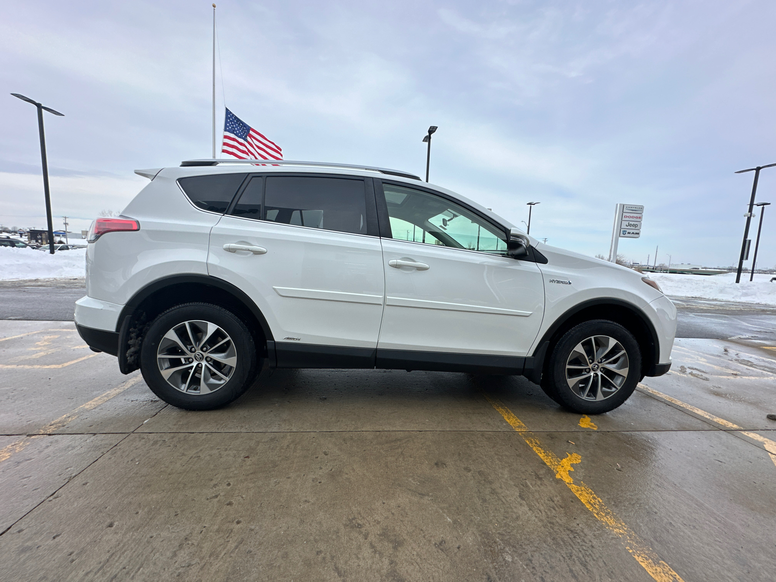 2016 Toyota RAV4 Hybrid XLE 4