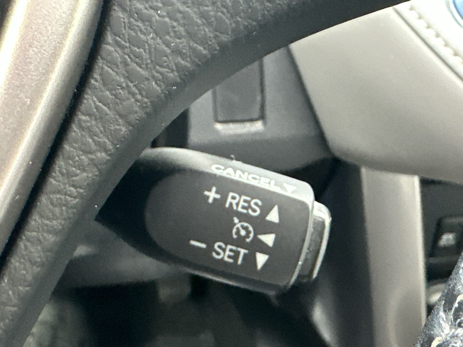 2016 Toyota RAV4 Hybrid XLE 14