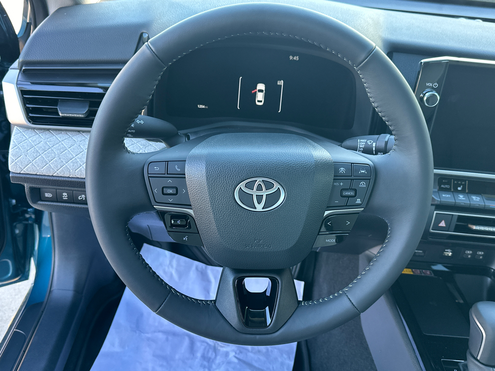 2025 Toyota Camry XLE 13