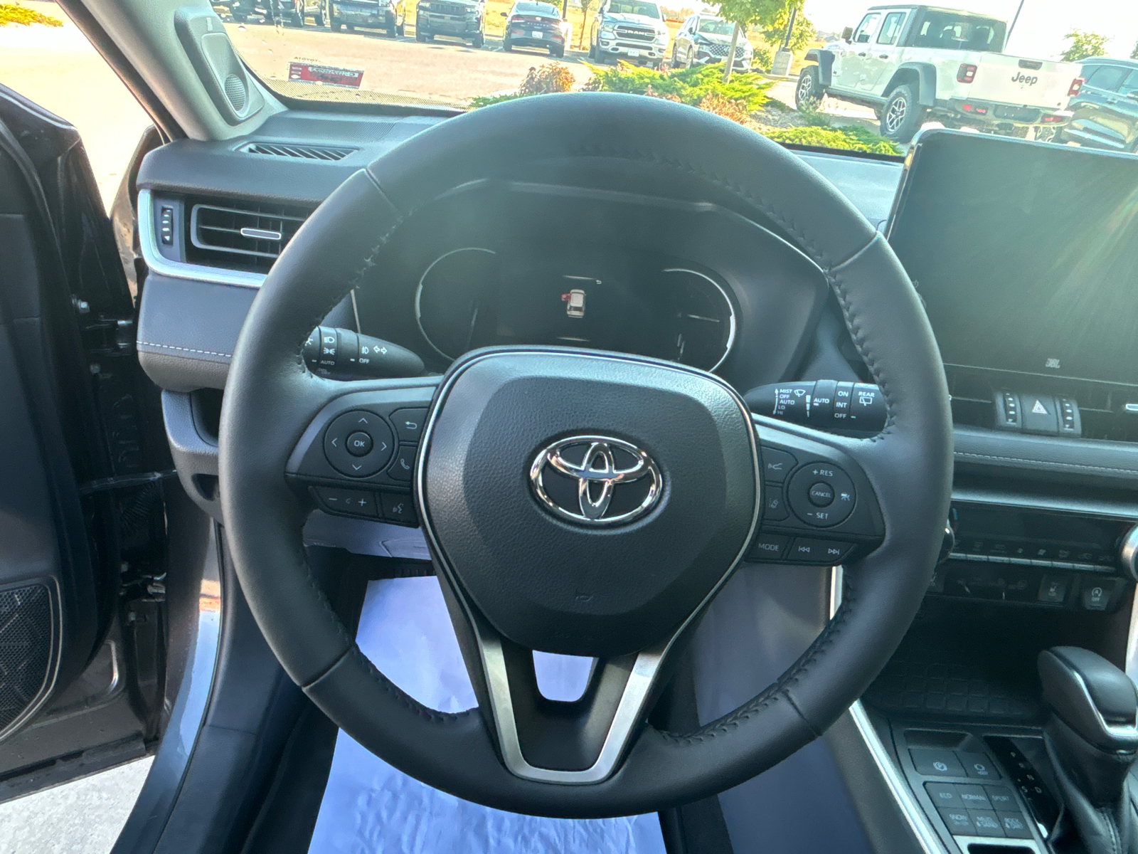 2023 Toyota RAV4 XLE Premium 14