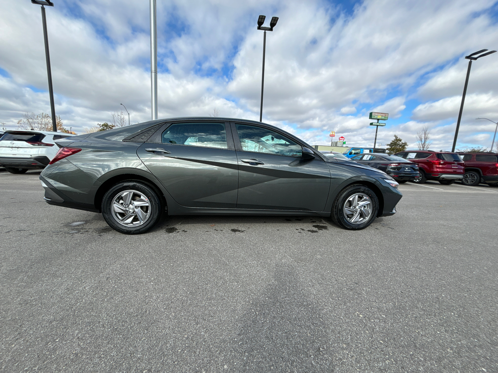 2025 Hyundai Elantra SE 4