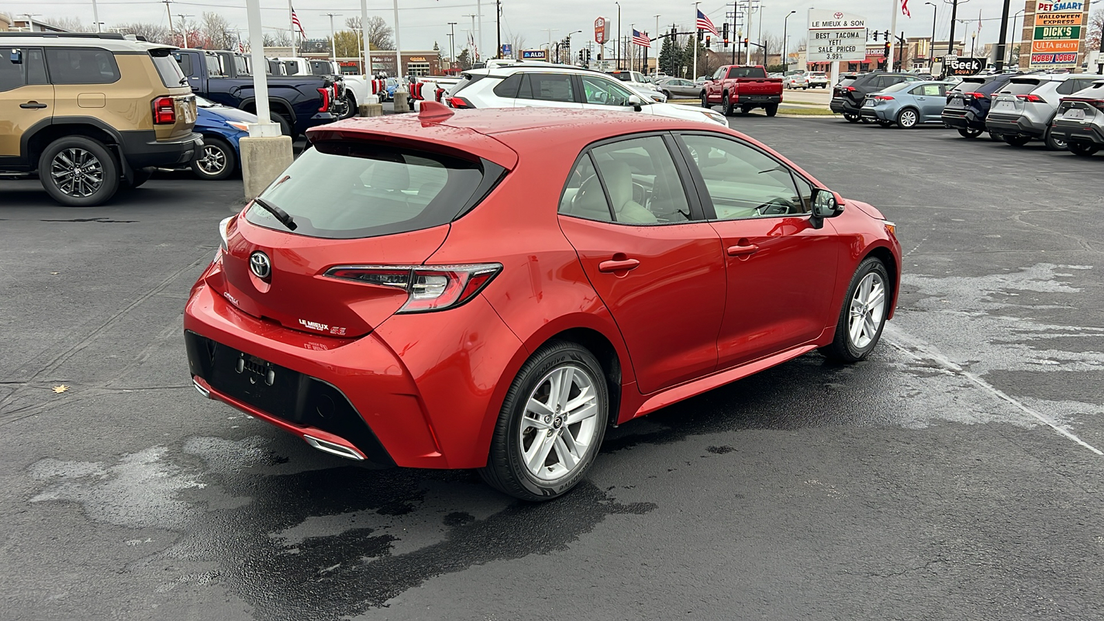 2019 Toyota Corolla Hatchback SE 3