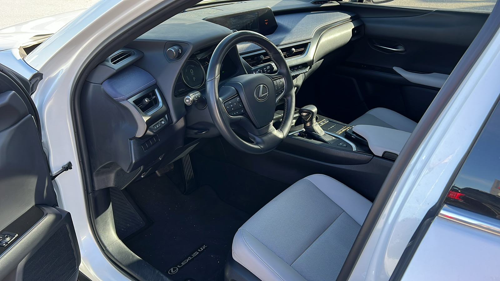 2019 Lexus UX 250h Base 27