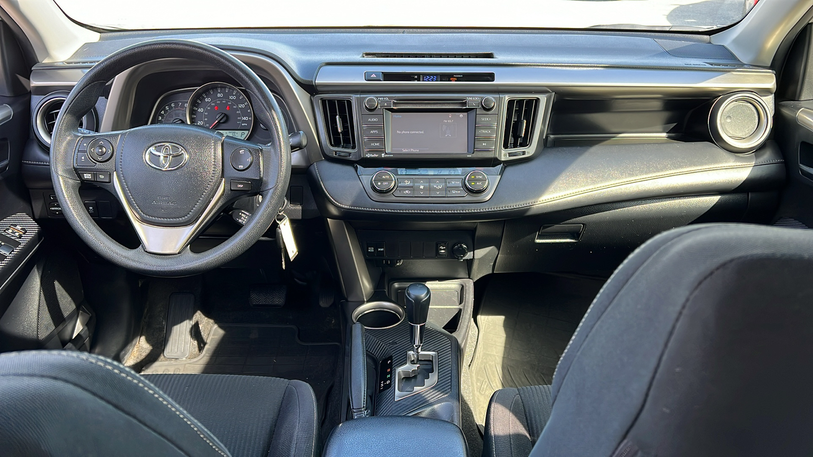 2015 Toyota RAV4 XLE 8