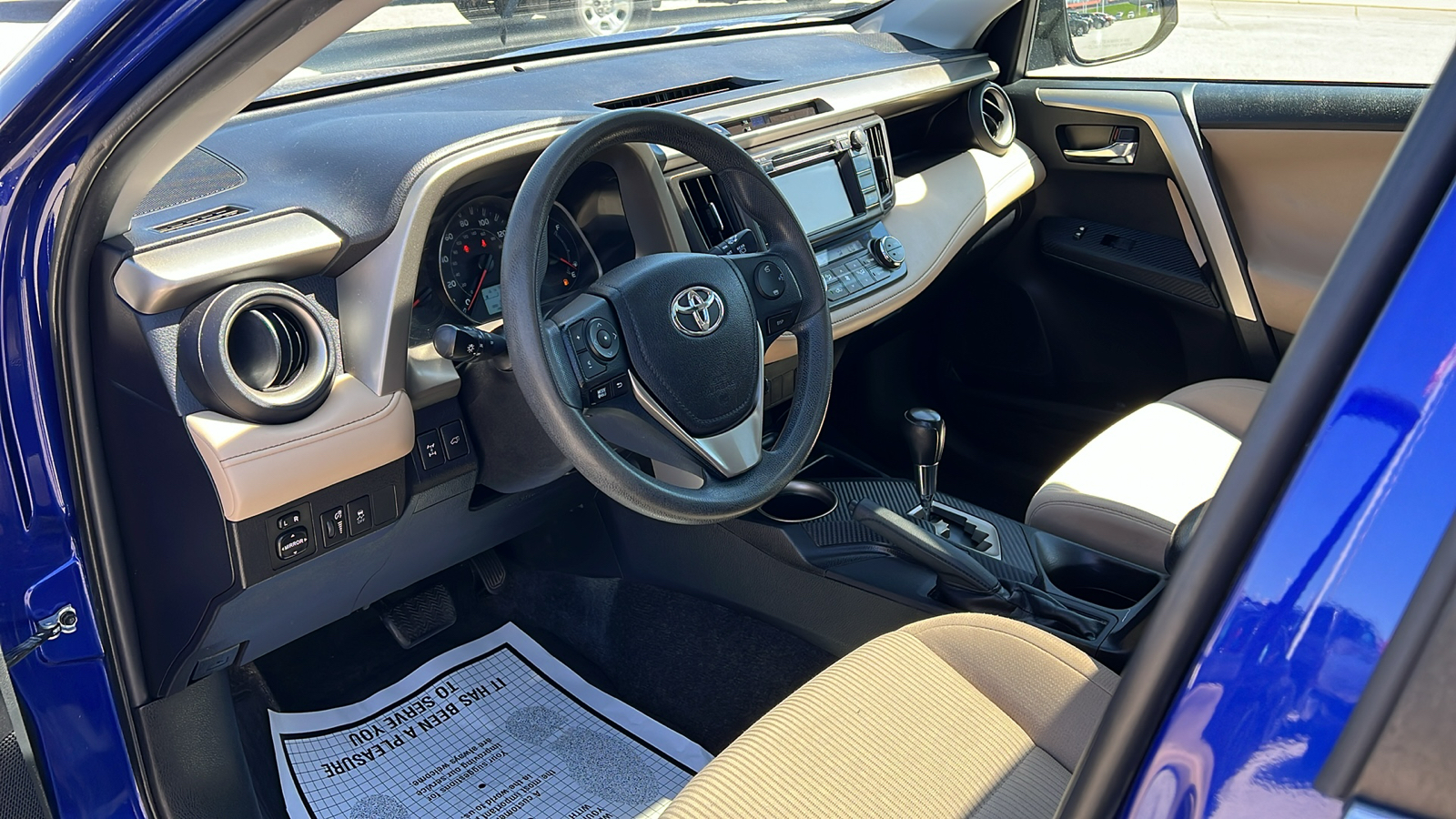 2015 Toyota RAV4 XLE 26