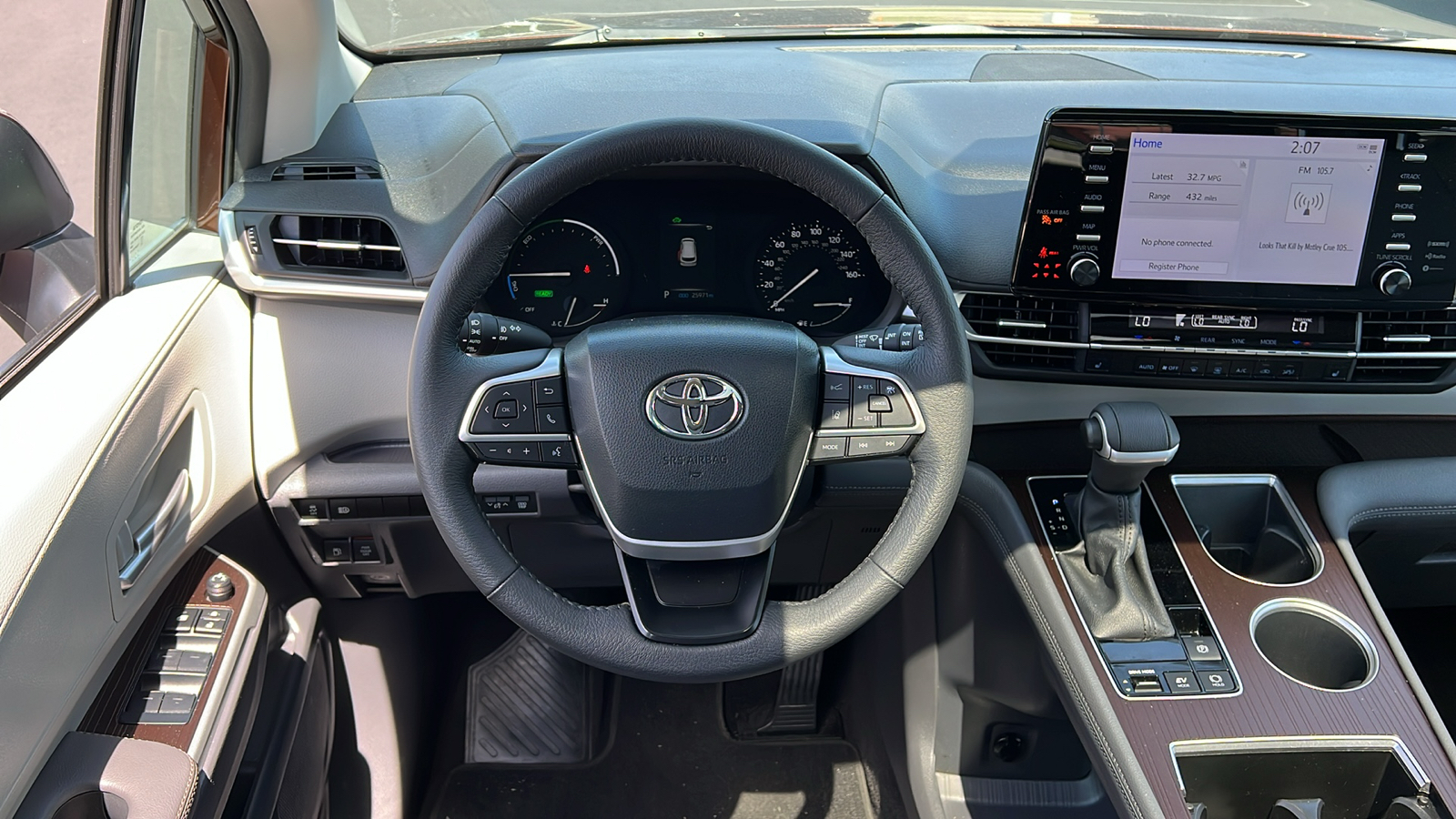 2023 Toyota Sienna XLE 9