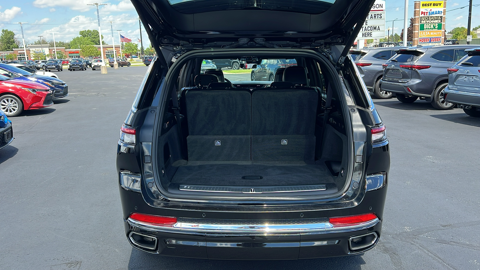 2021 Jeep Grand Cherokee L Overland 32