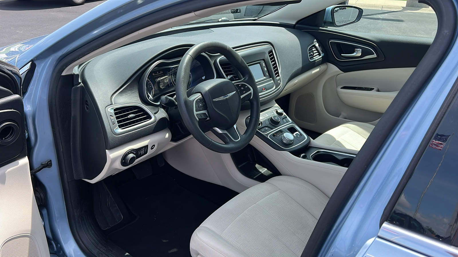 2015 Chrysler 200 Limited 24