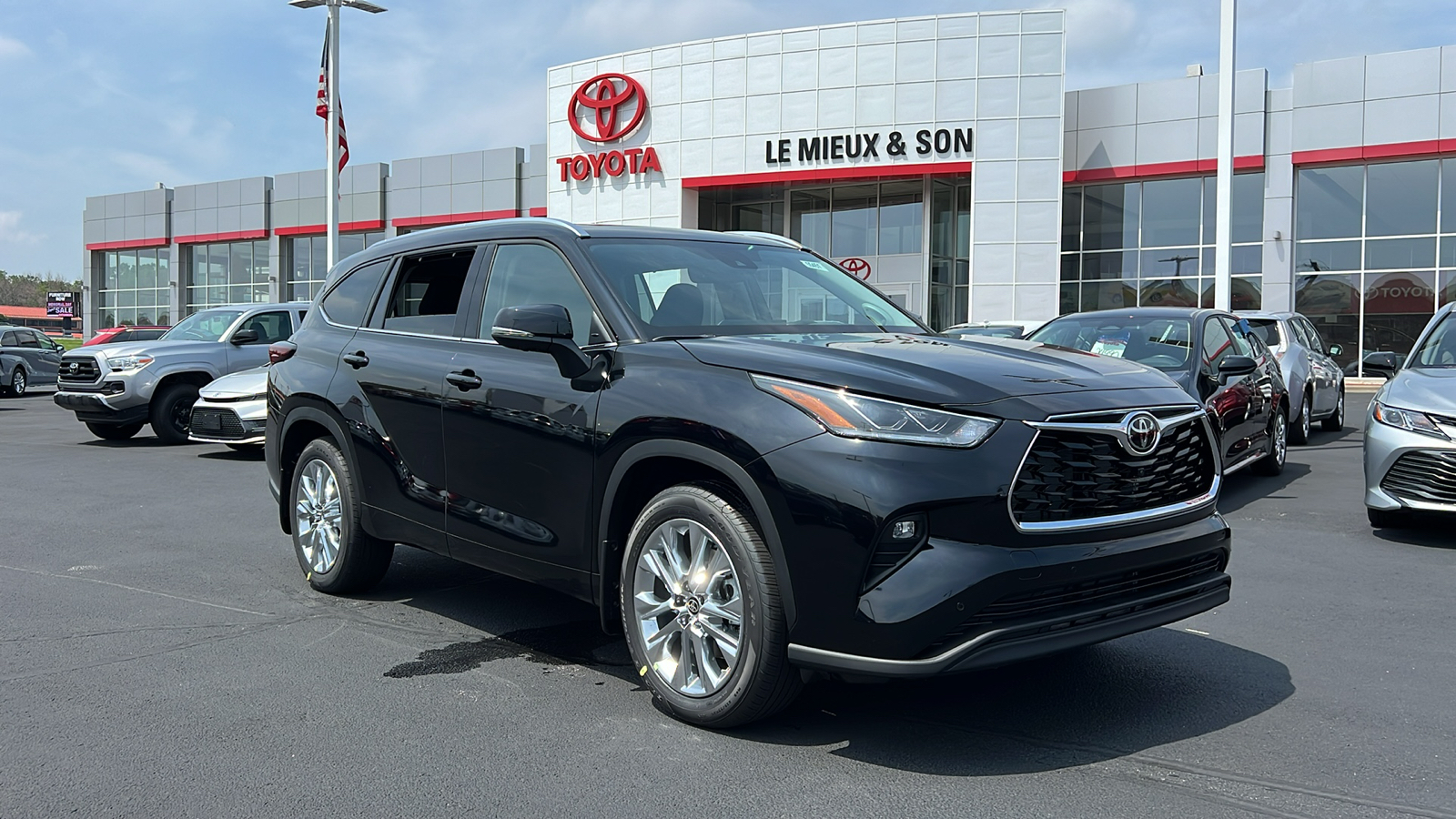 2024 Toyota Highlander LE 1