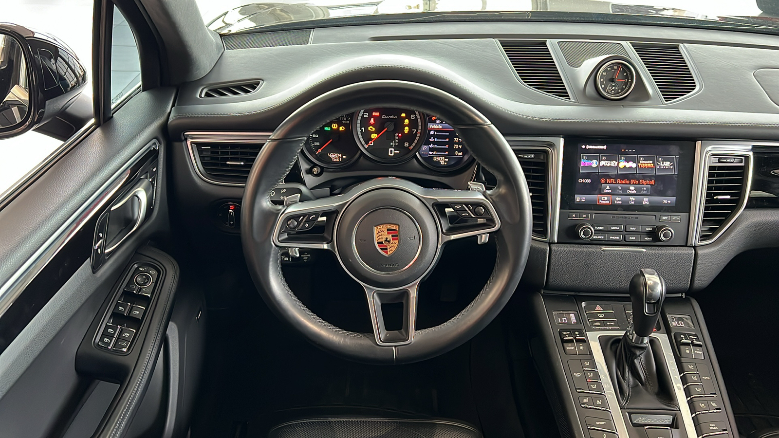 2018 Porsche Macan Turbo 9