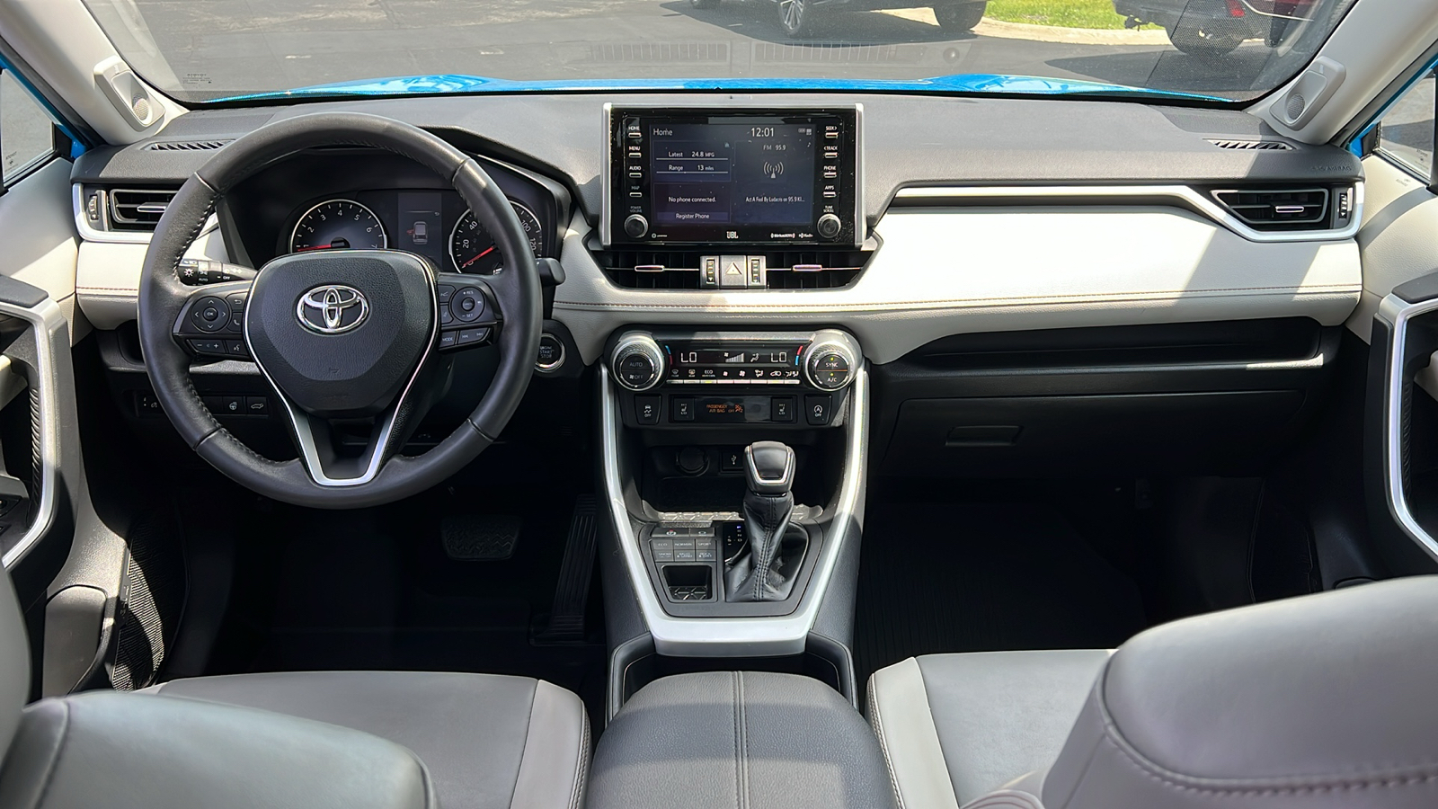 2021 Toyota RAV4 XLE Premium 8