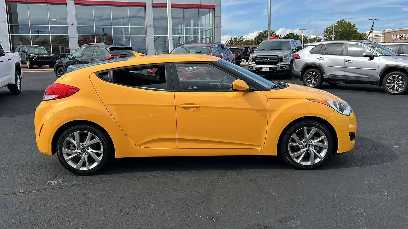 2016 Hyundai Veloster Base 2