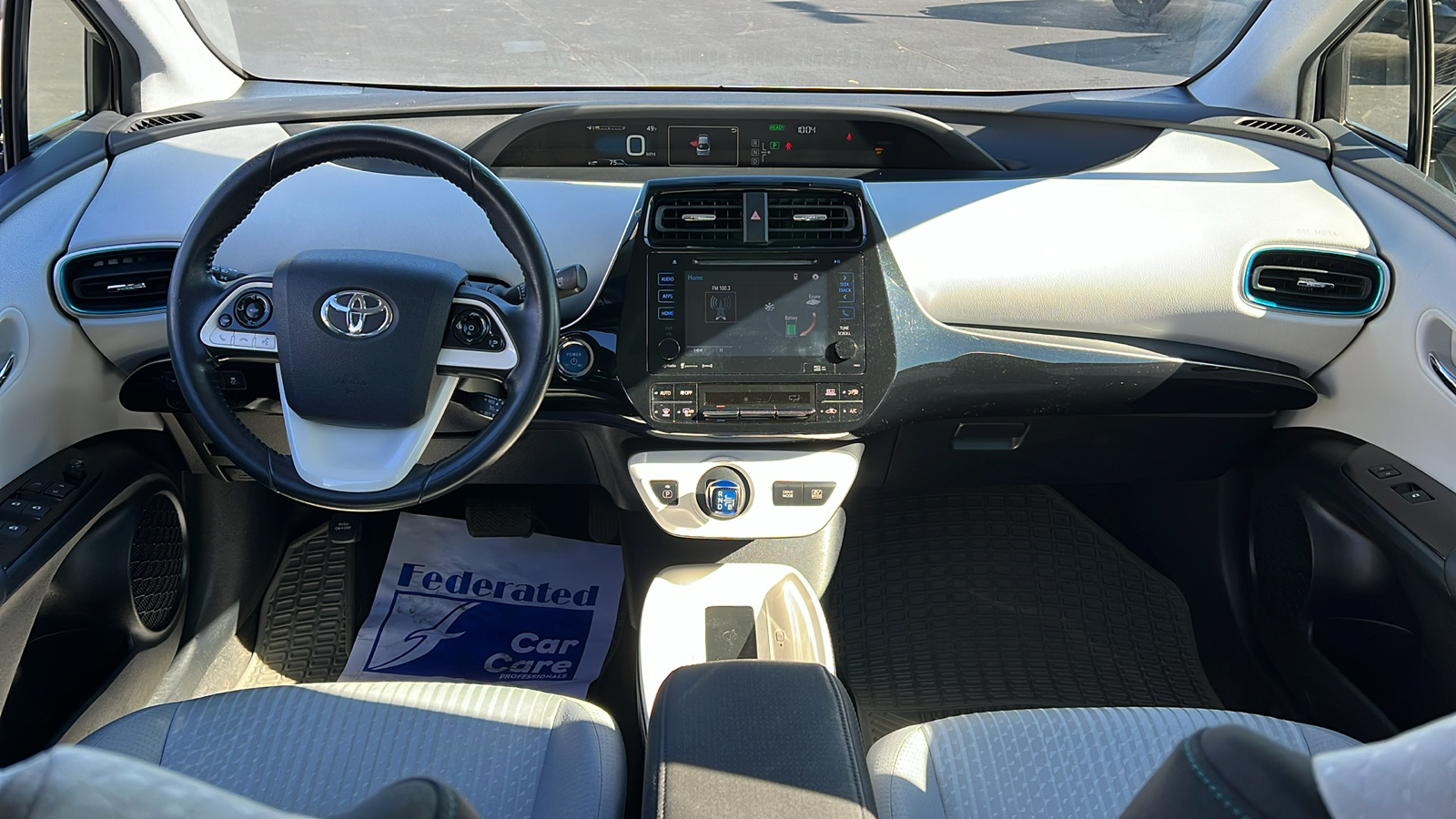 2016 Toyota Prius Four 8