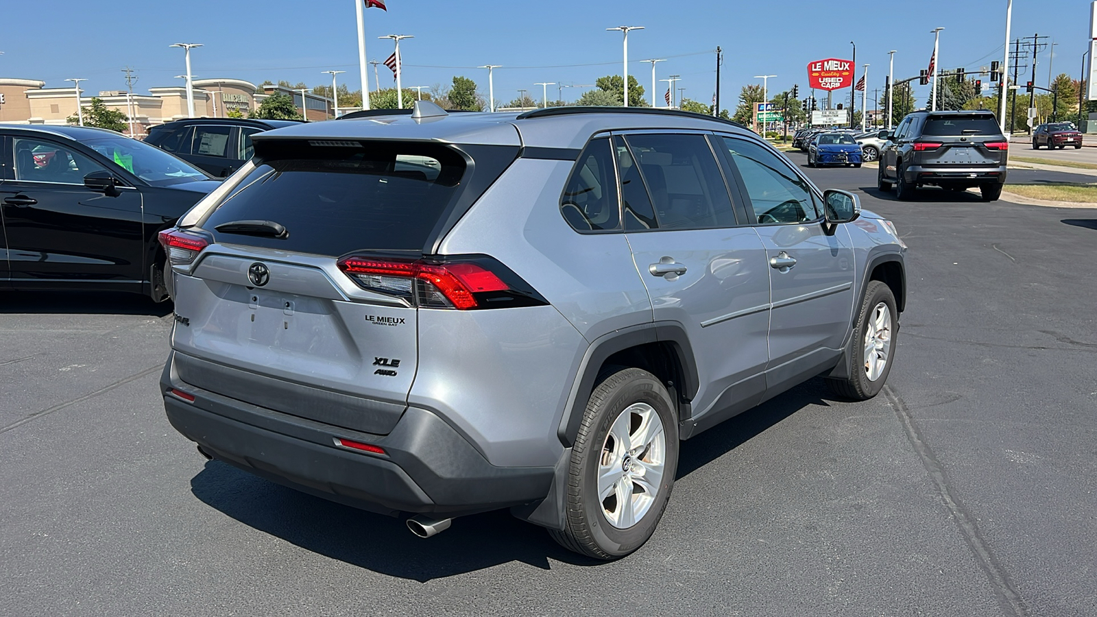 2021 Toyota RAV4 XLE 3