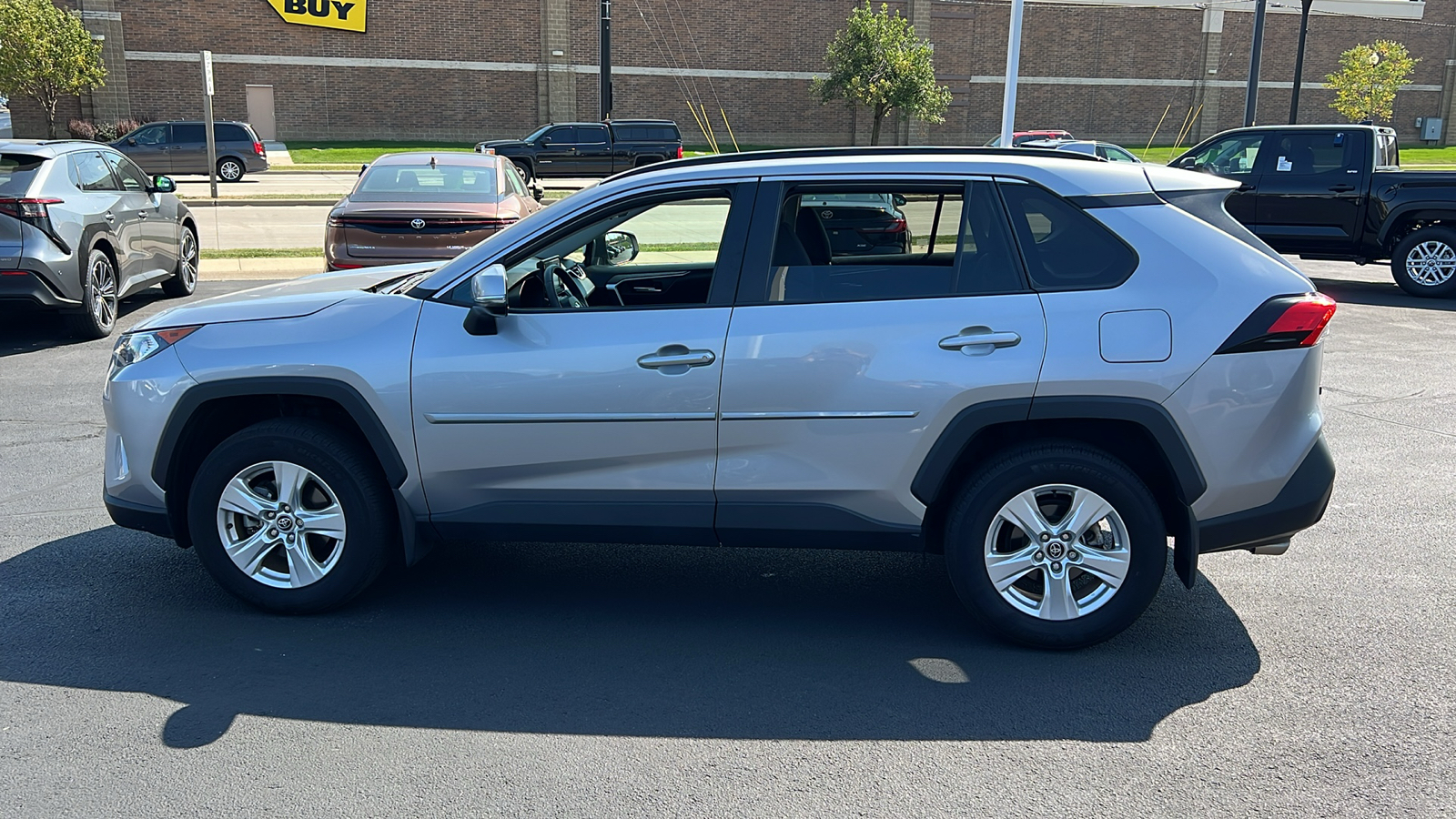 2021 Toyota RAV4 XLE 6