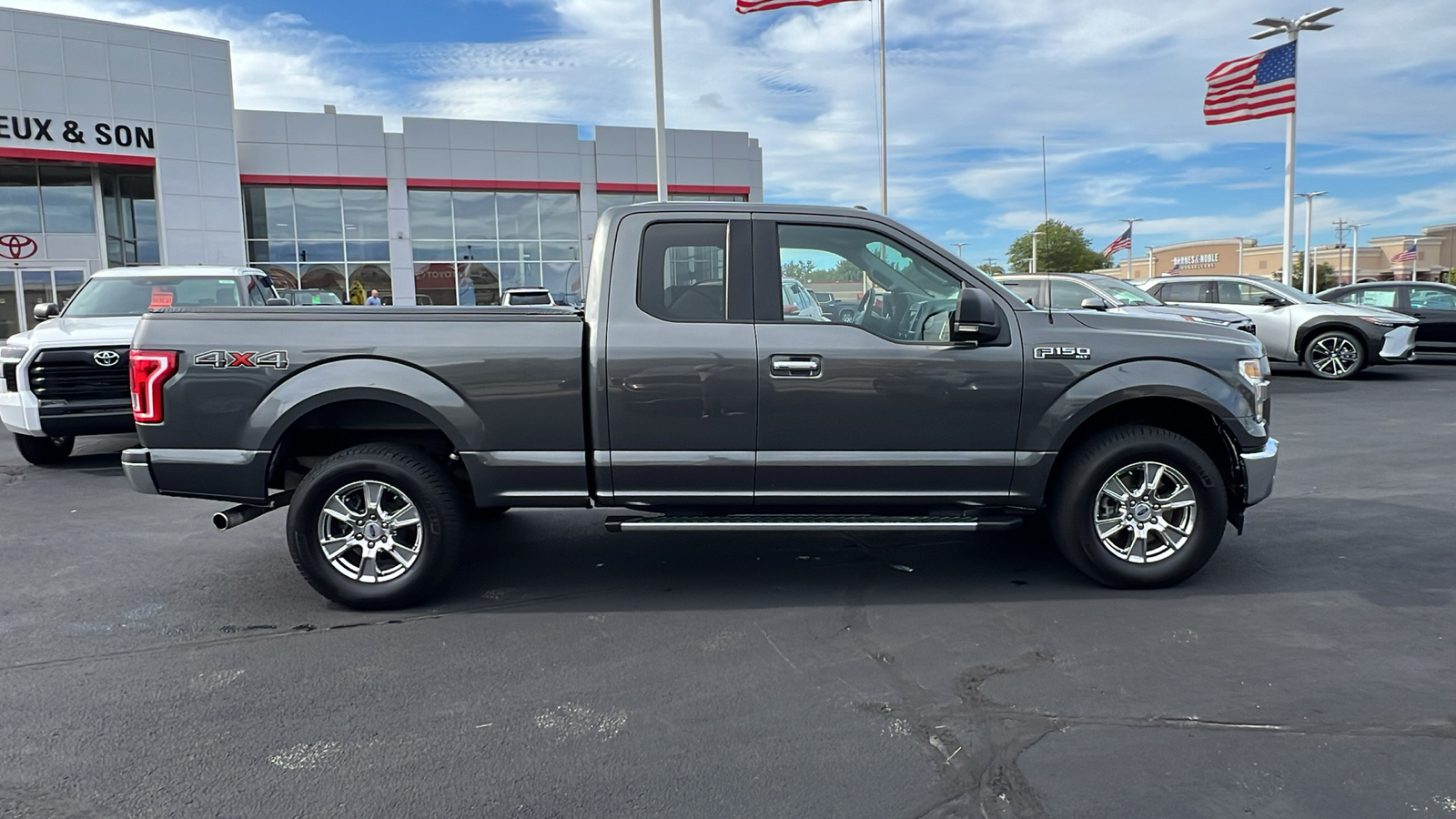 2017 Ford F-150 XLT 2