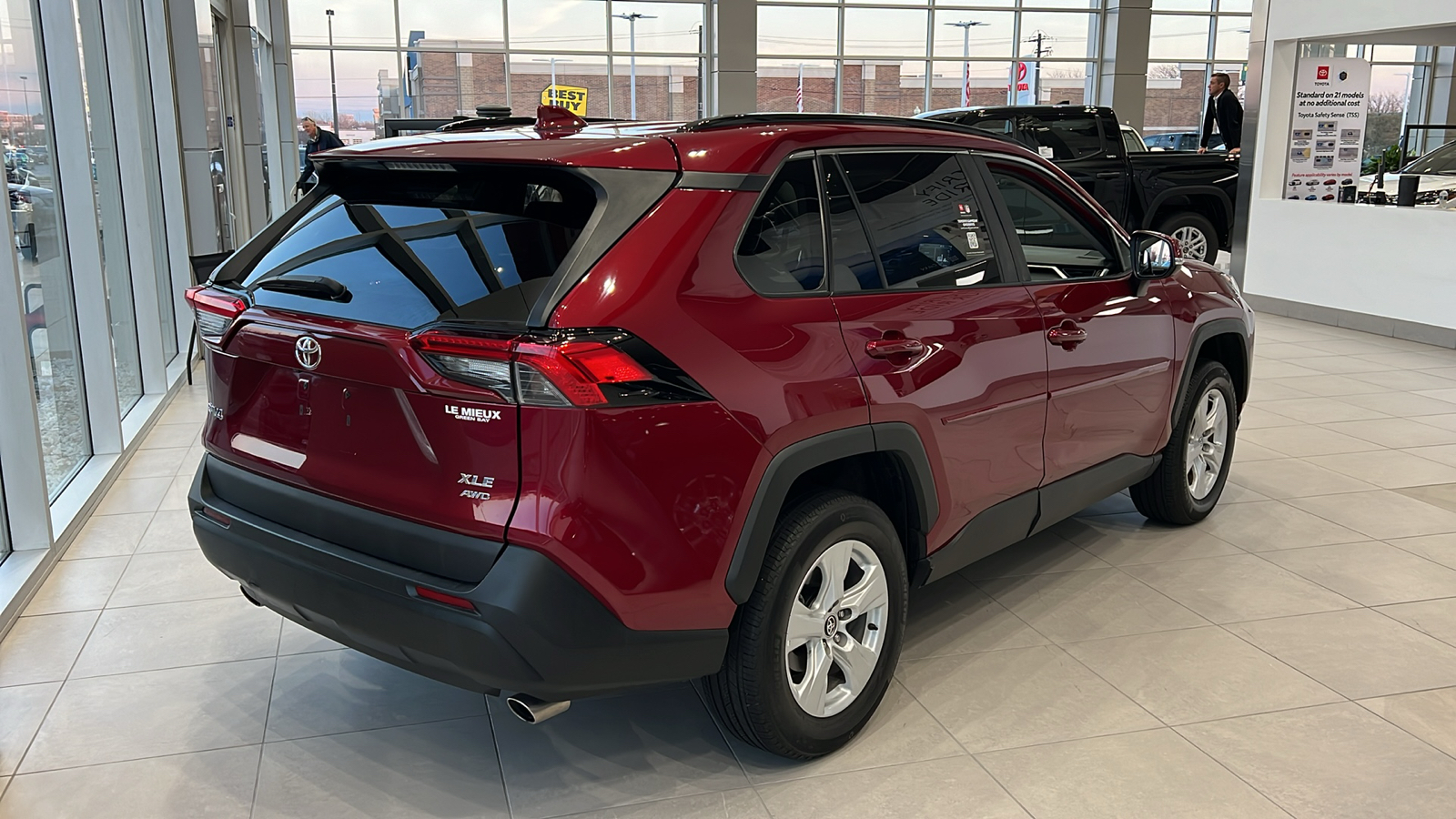 2020 Toyota RAV4 XLE 3