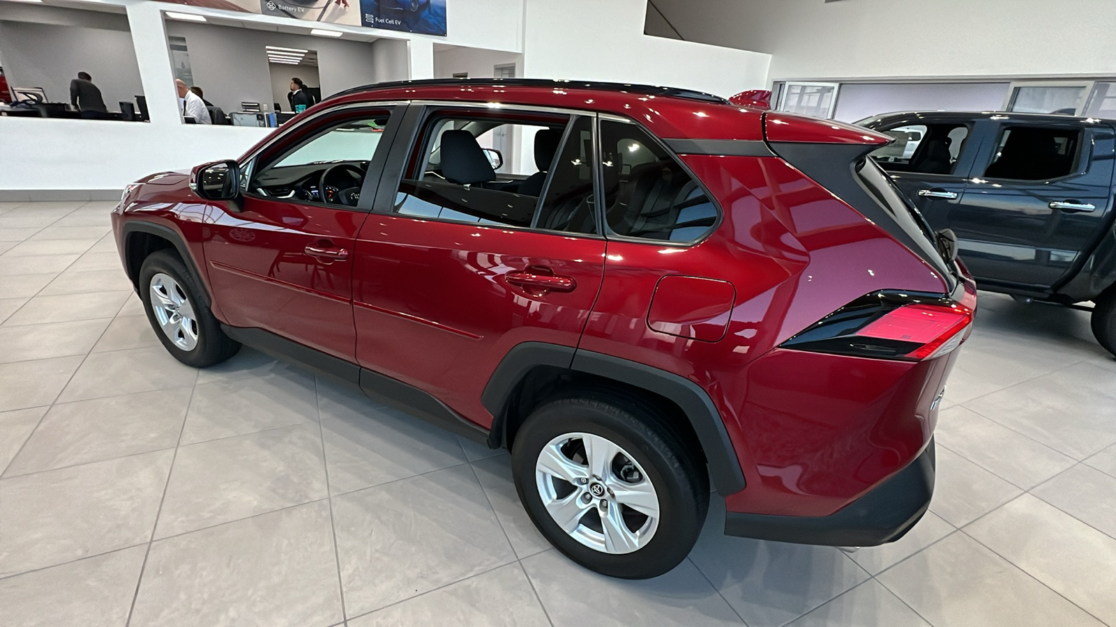 2020 Toyota RAV4 XLE 5