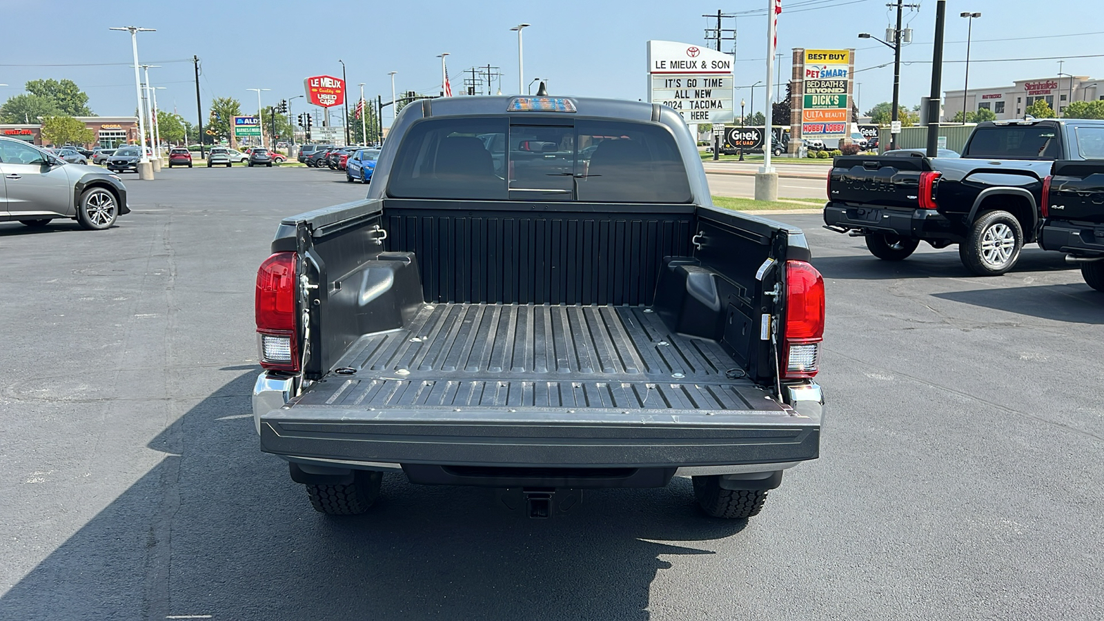 2021 Toyota Tacoma SR5 26