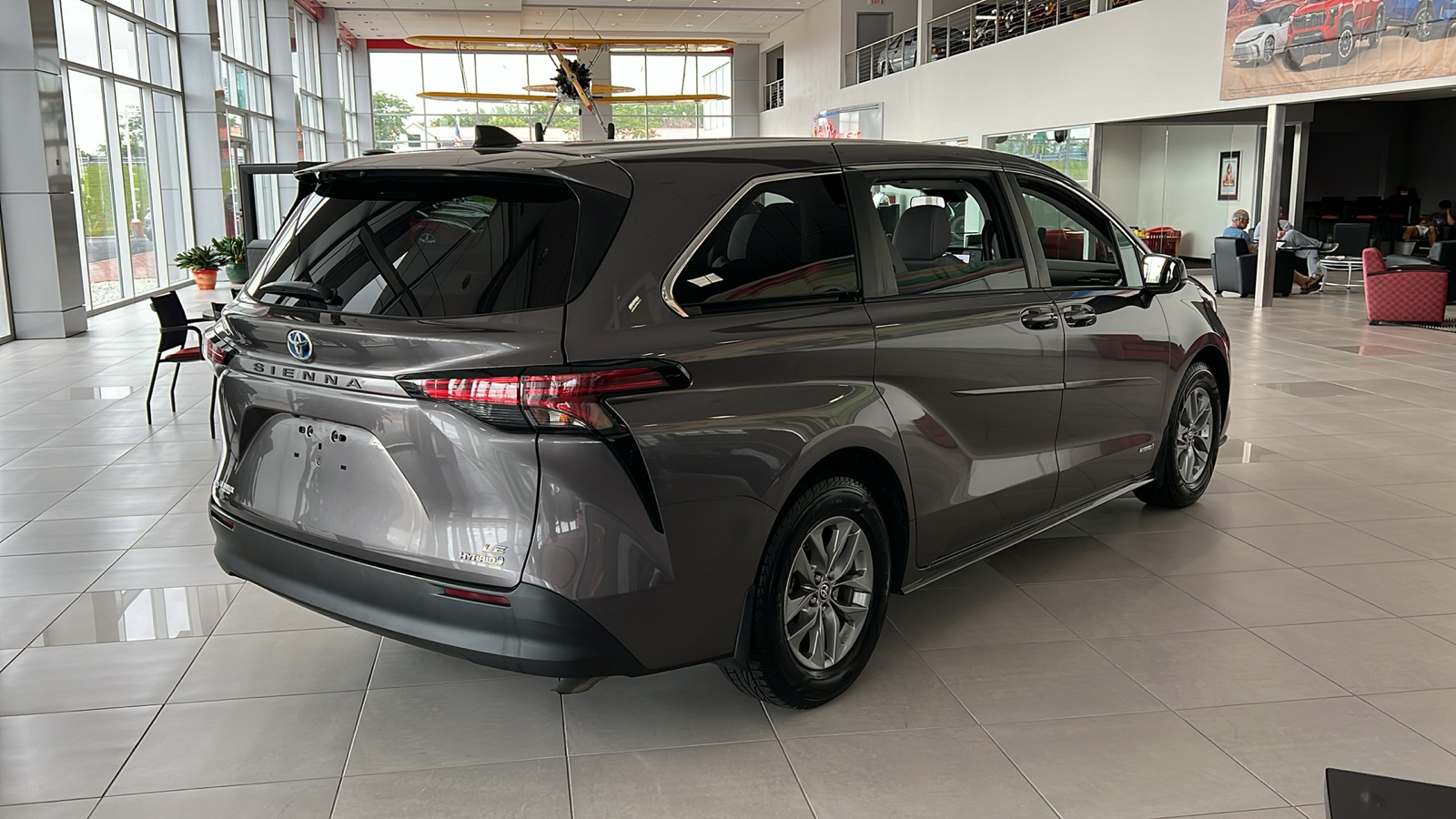 2021 Toyota Sienna LE 3