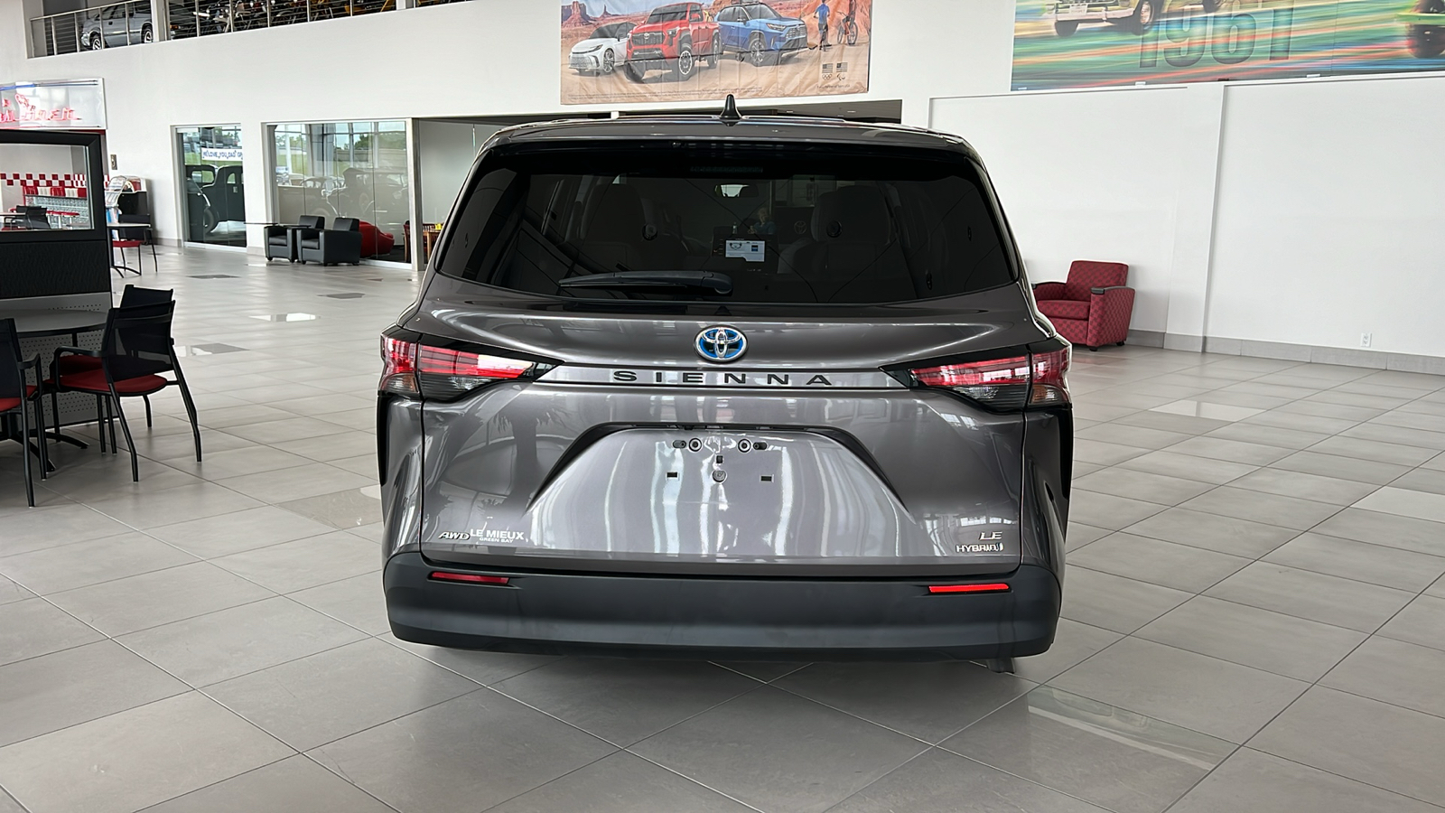 2021 Toyota Sienna LE 4