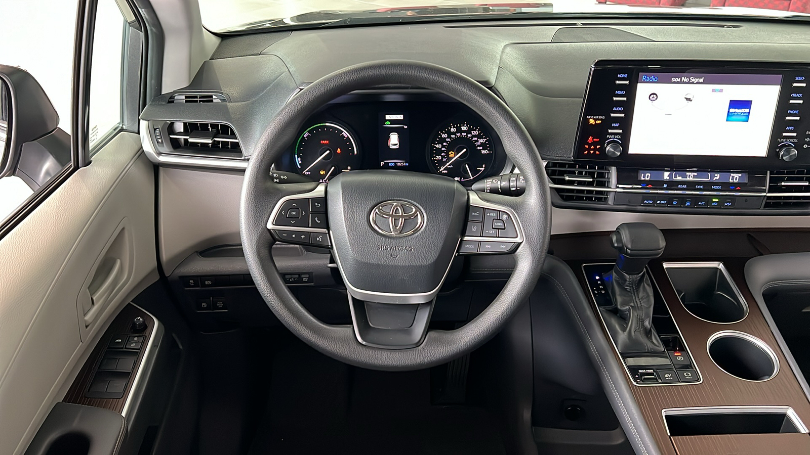 2021 Toyota Sienna LE 9