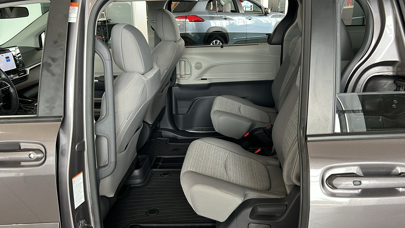 2021 Toyota Sienna LE 26