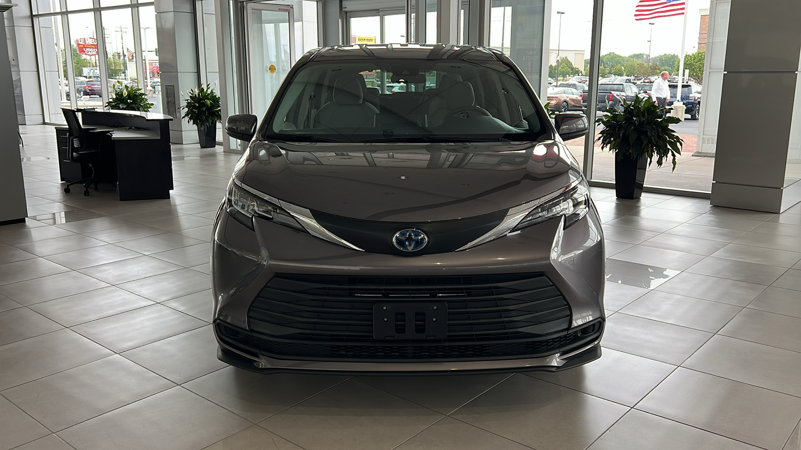 2021 Toyota Sienna LE 32