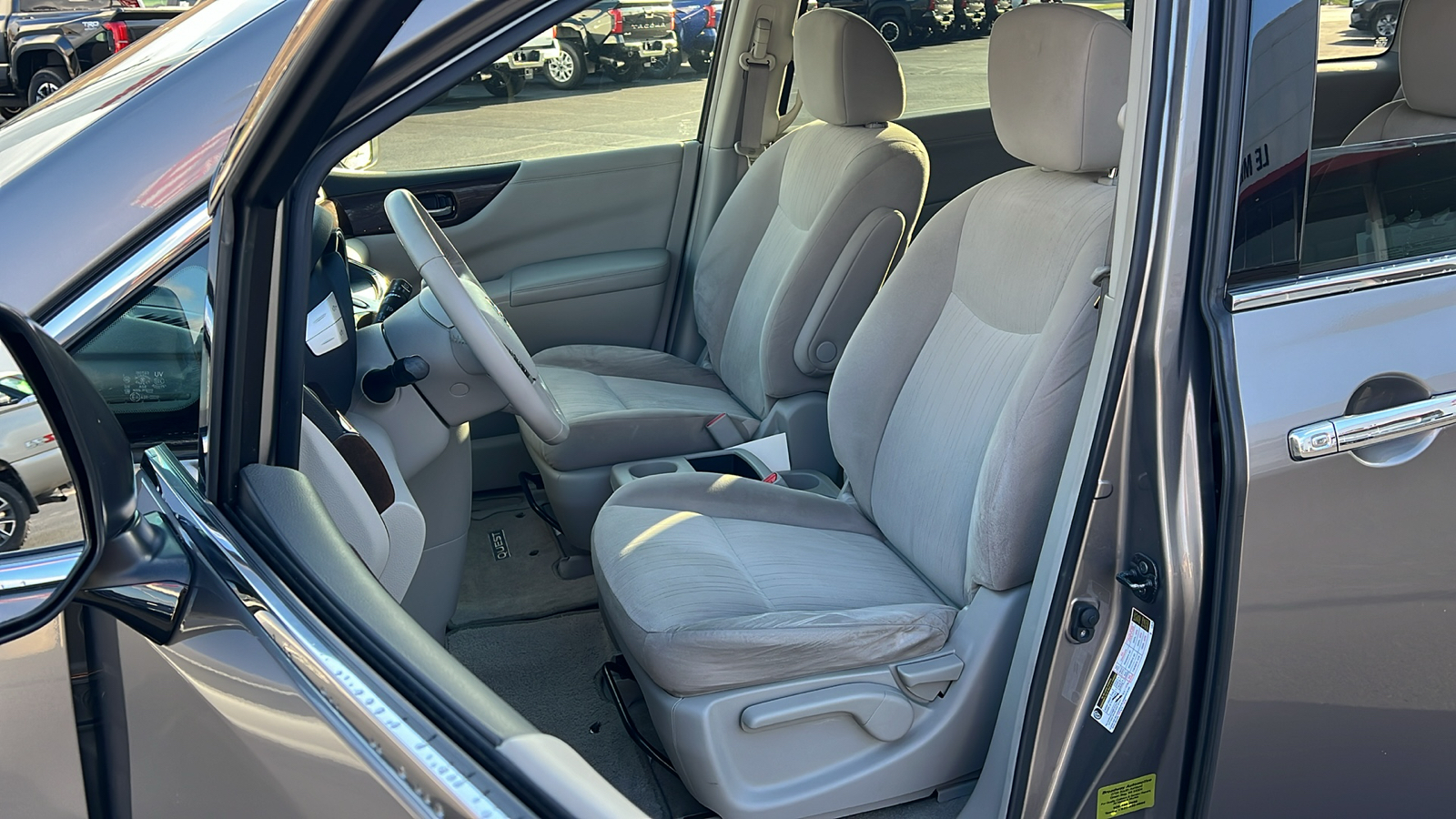 2015 Nissan Quest 3.5 SV 26