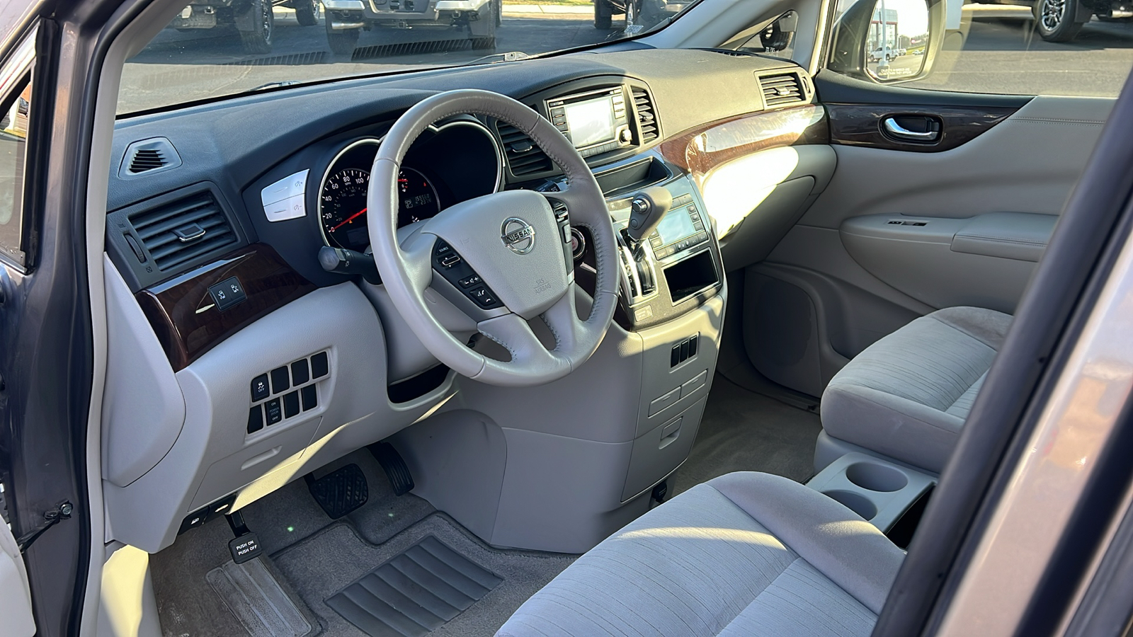 2015 Nissan Quest 3.5 SV 27