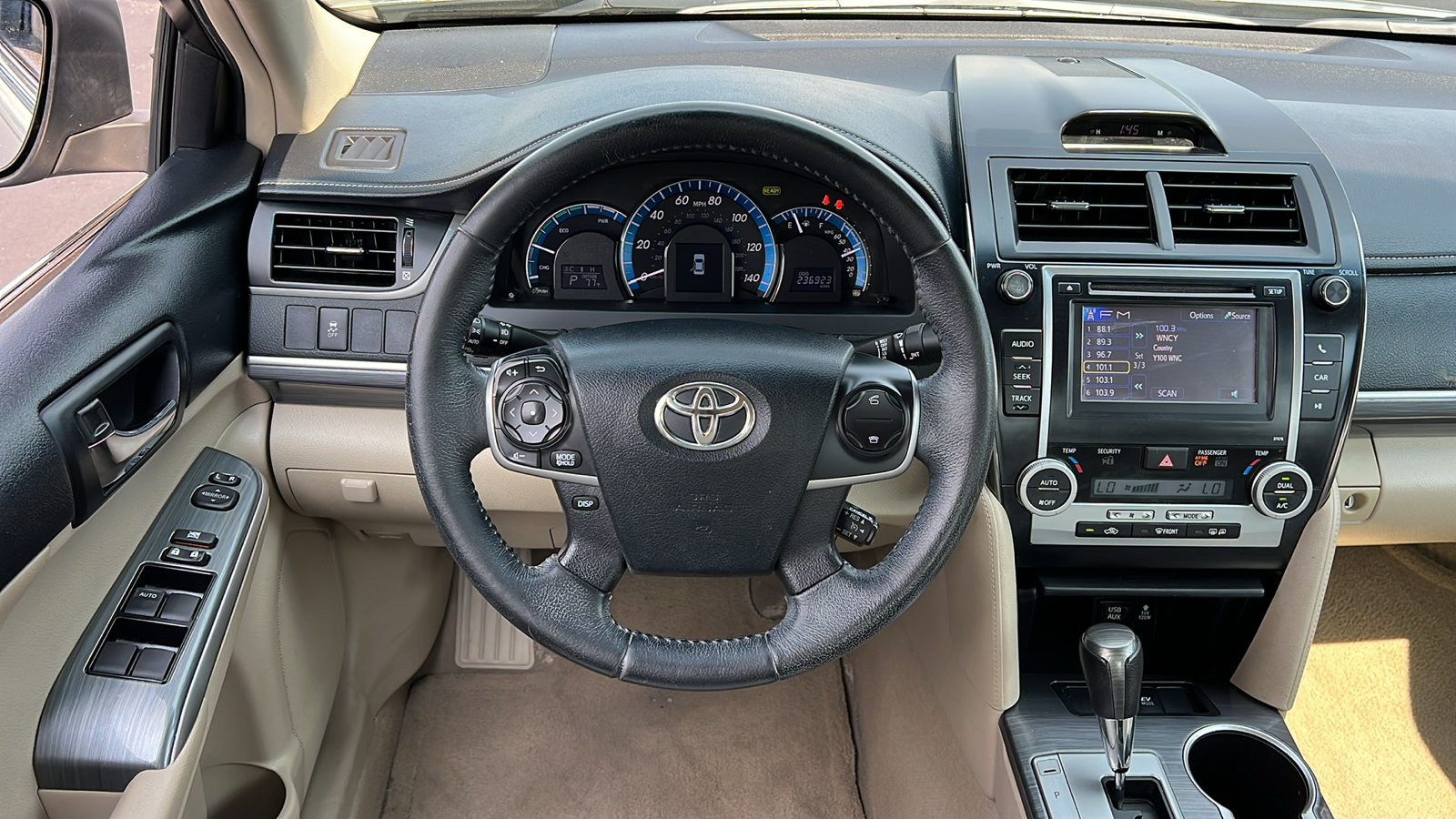 2013 Toyota Camry Hybrid XLE 9