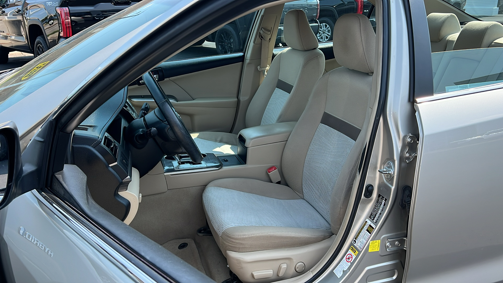 2013 Toyota Camry Hybrid XLE 24