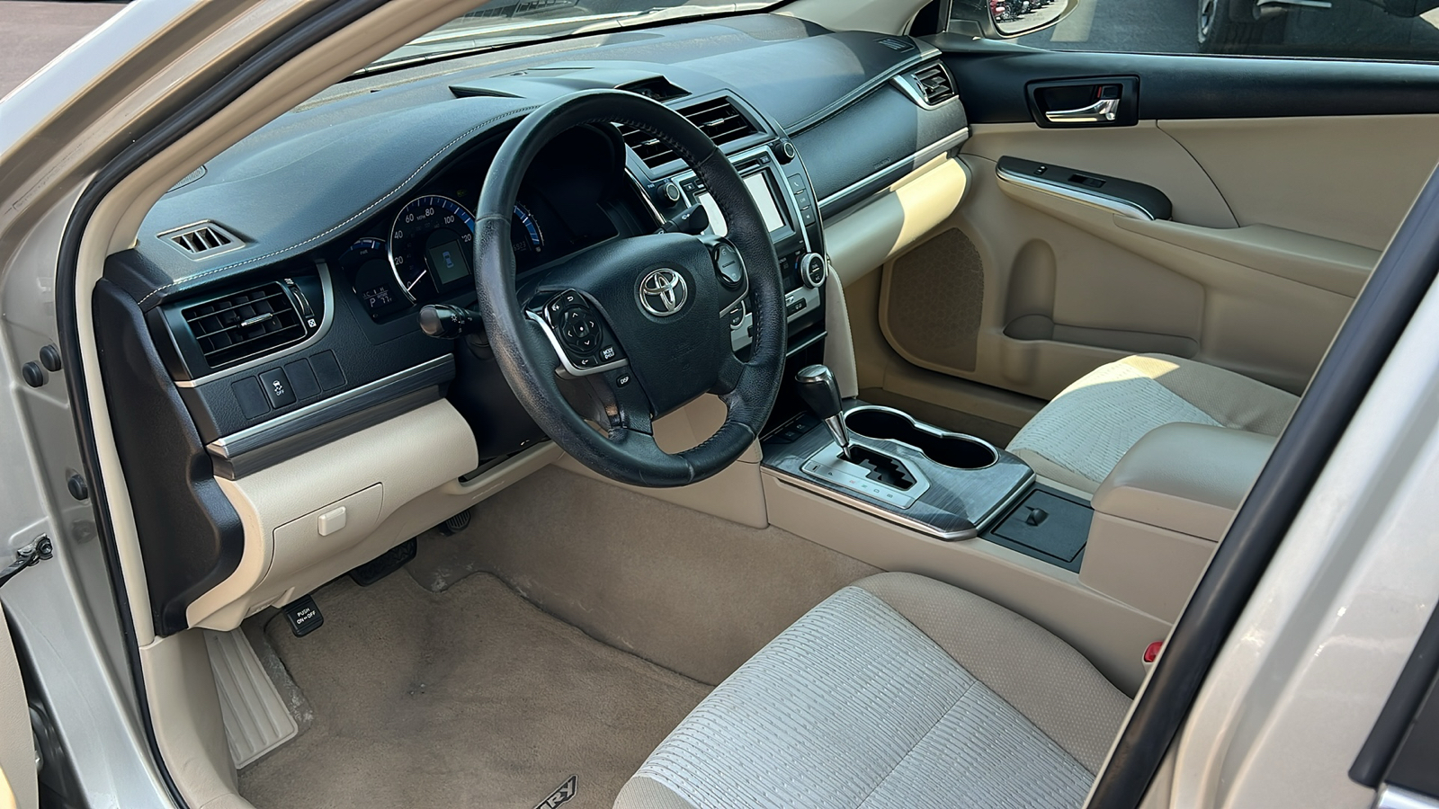 2013 Toyota Camry Hybrid XLE 25