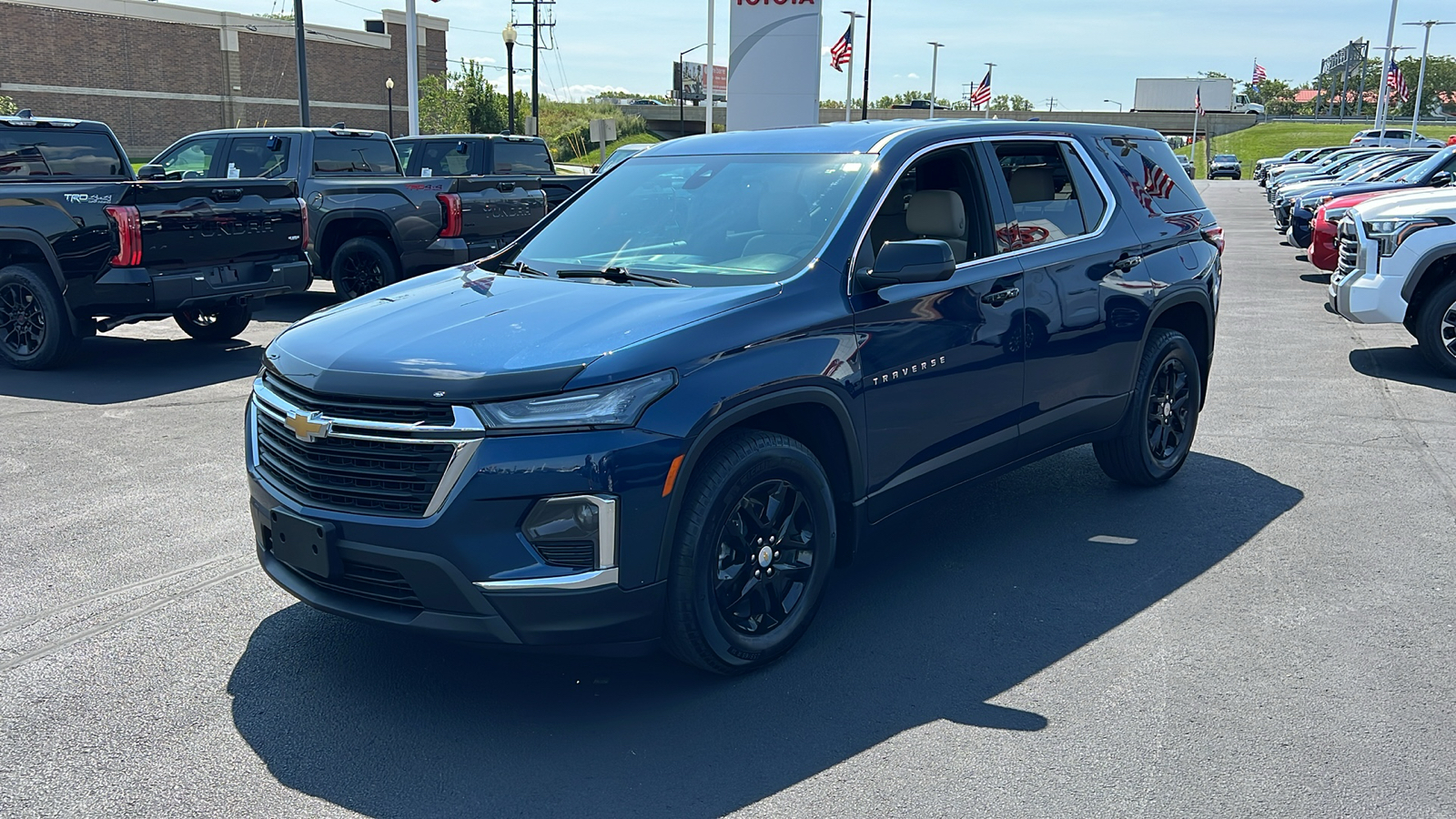 2022 Chevrolet Traverse LS 7