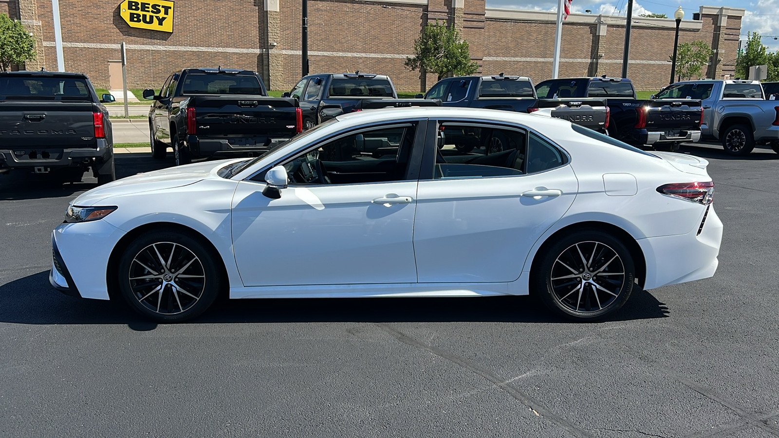 2024 Toyota Camry Hybrid SE 6