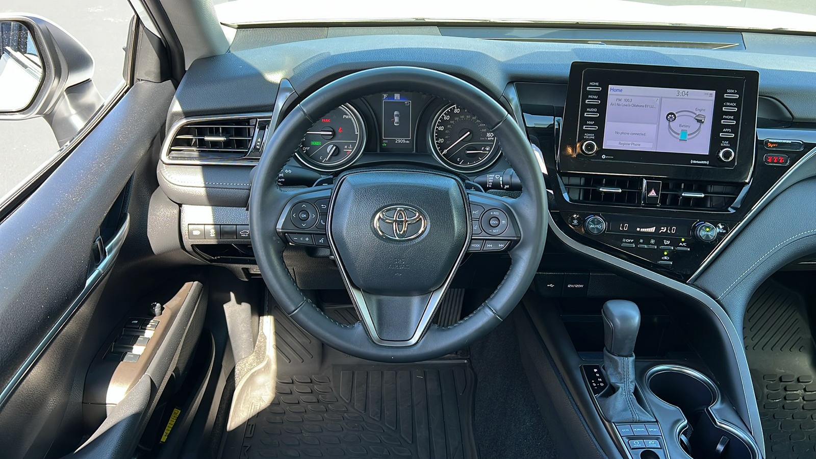 2024 Toyota Camry Hybrid SE 9