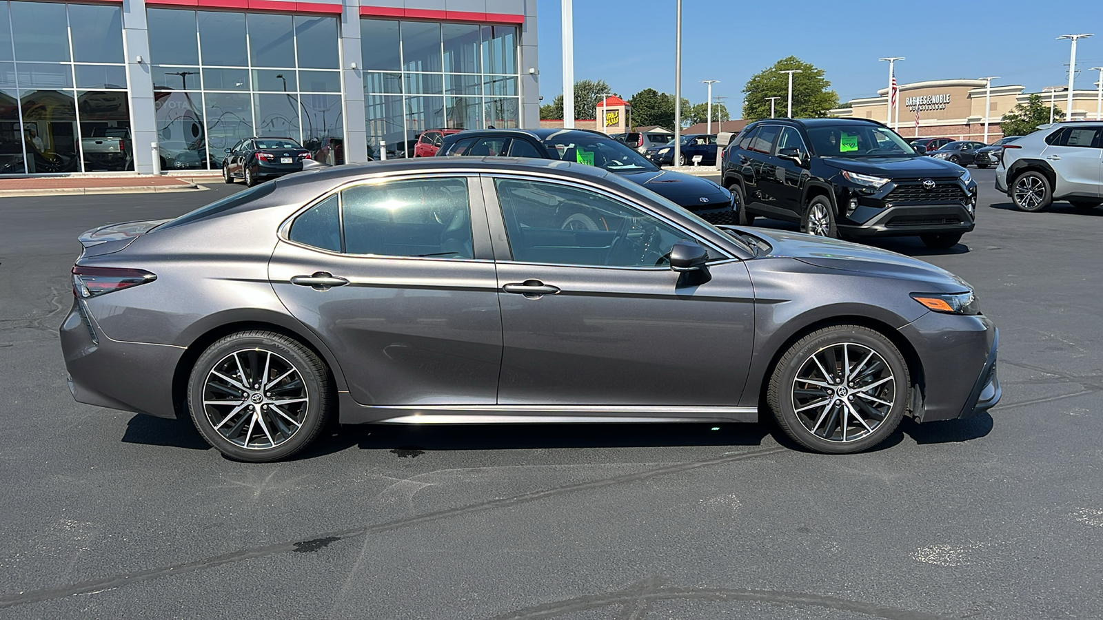 2024 Toyota Camry Hybrid SE 2