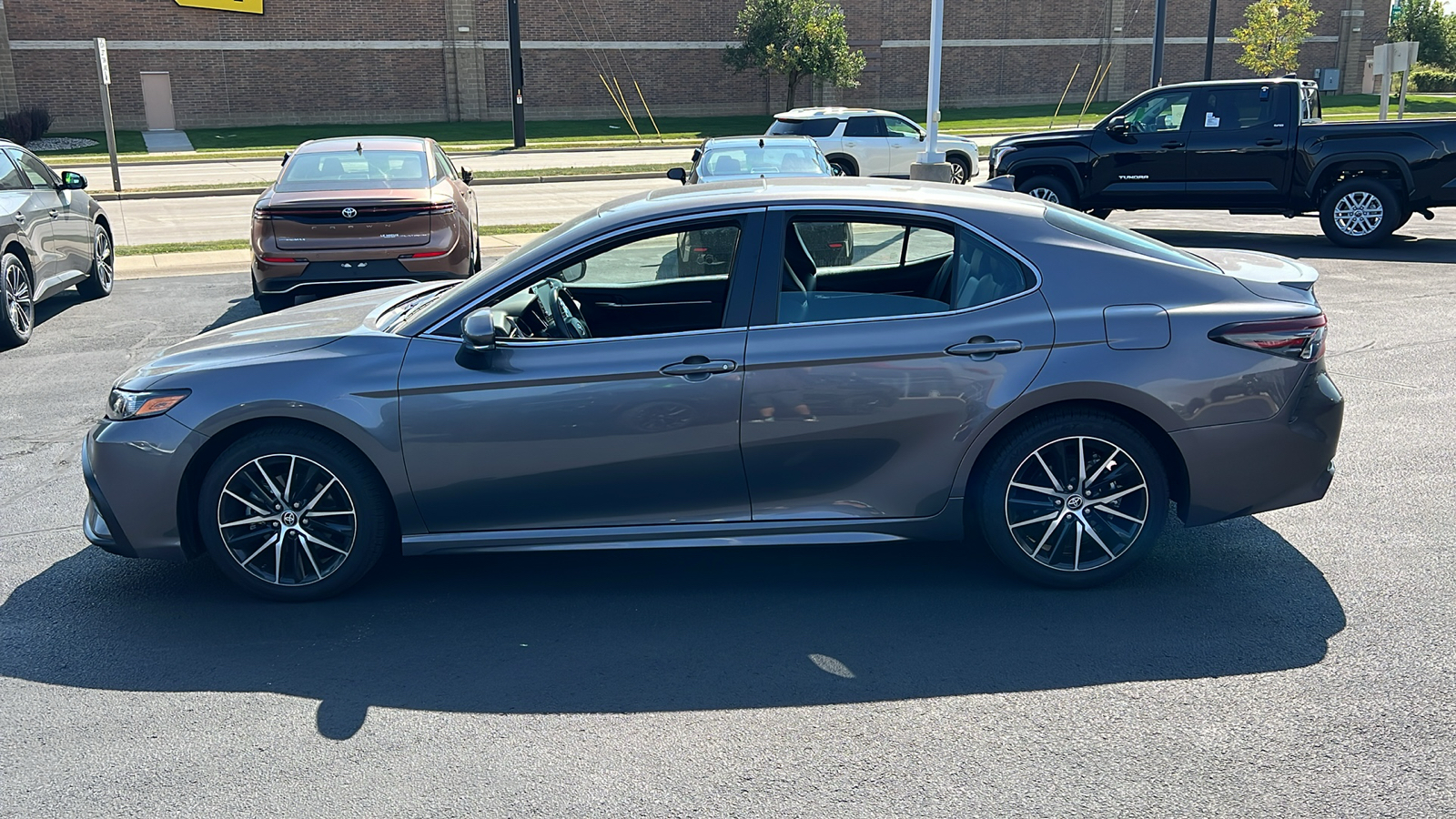 2024 Toyota Camry Hybrid SE 6