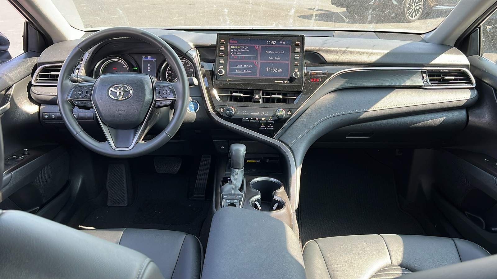 2024 Toyota Camry Hybrid SE 8