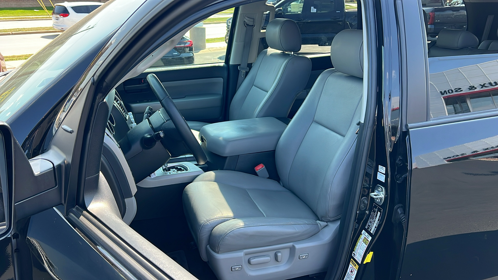 2015 Toyota Sequoia SR5 25