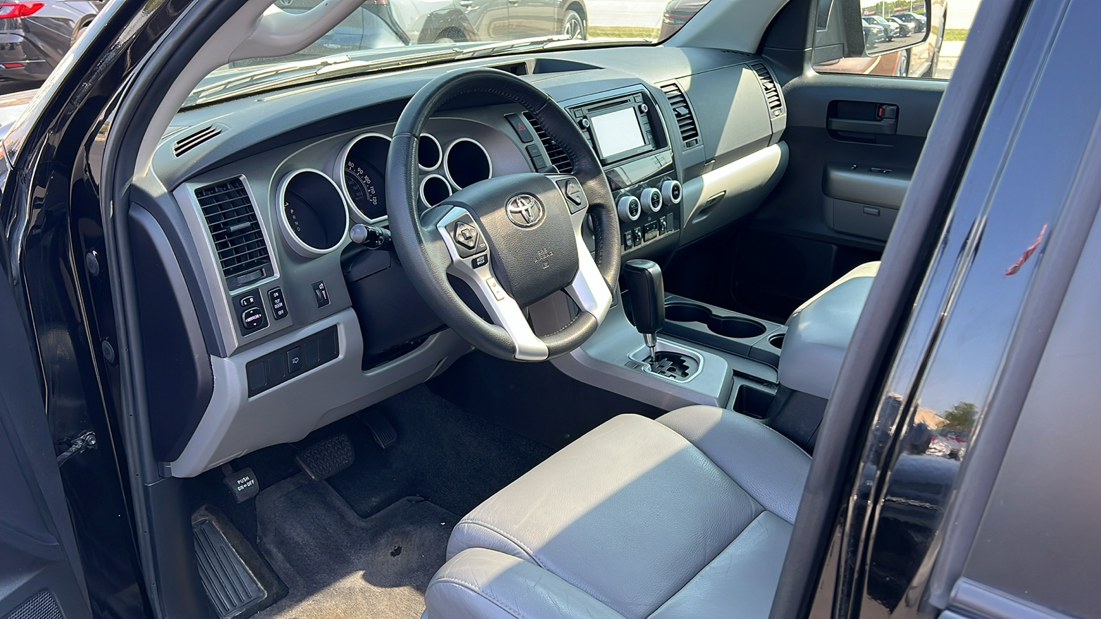 2015 Toyota Sequoia SR5 26