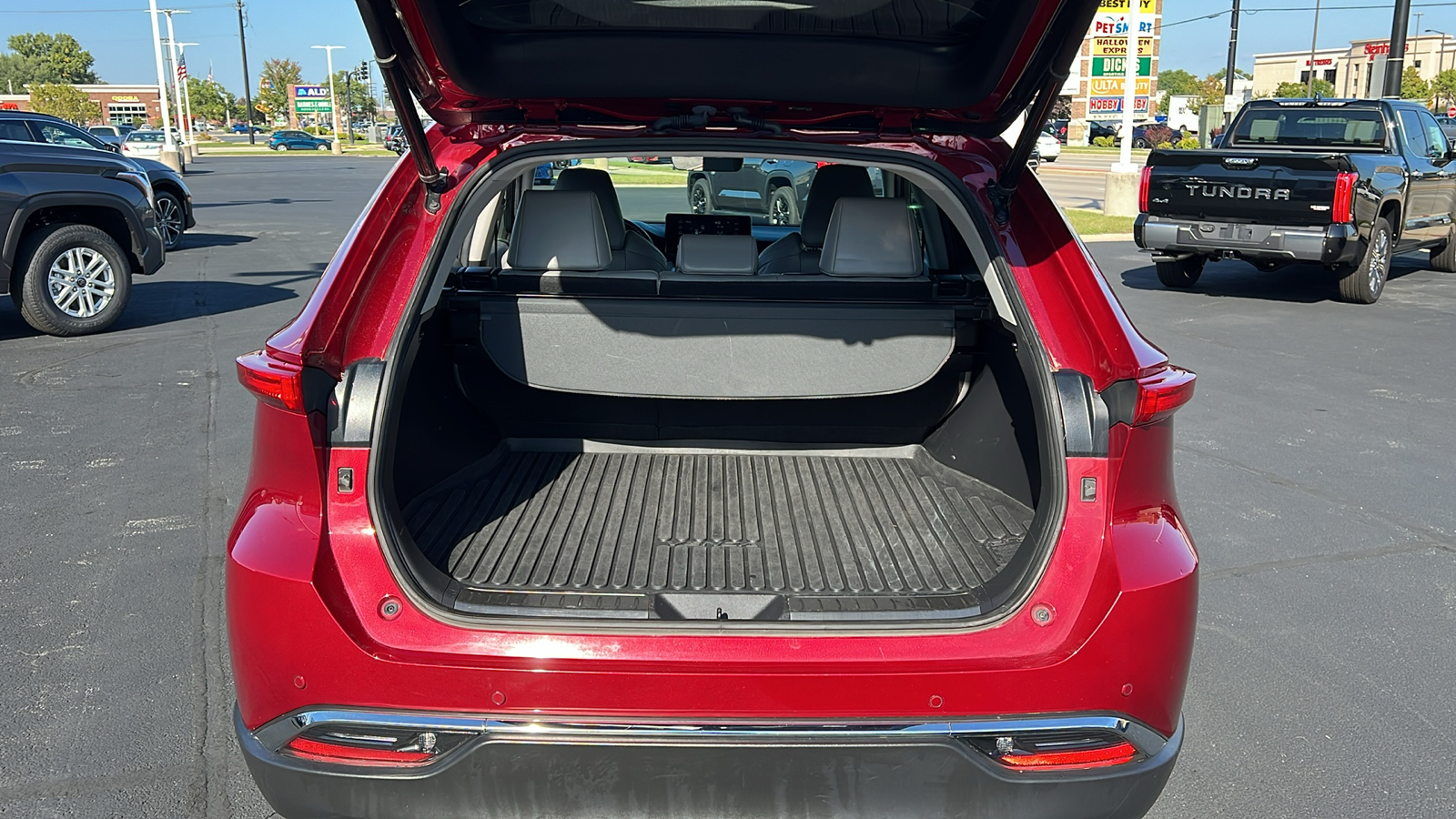 2021 Toyota Venza XLE 28