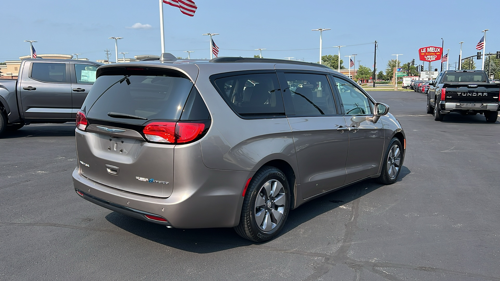 2018 Chrysler Pacifica Hybrid Limited 3