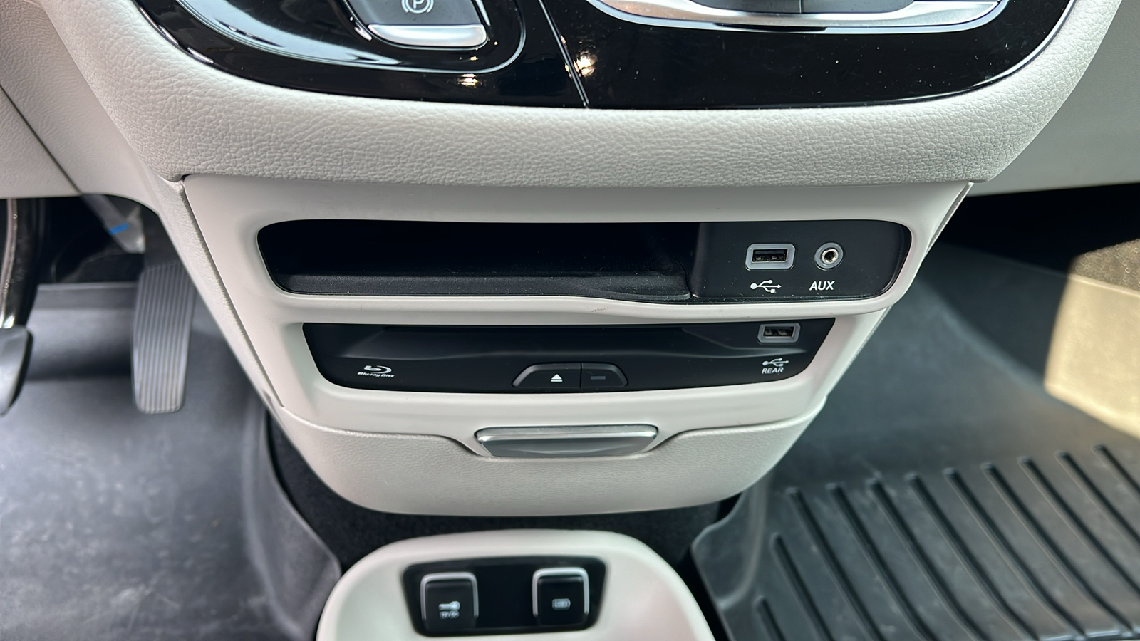 2018 Chrysler Pacifica Hybrid Limited 20