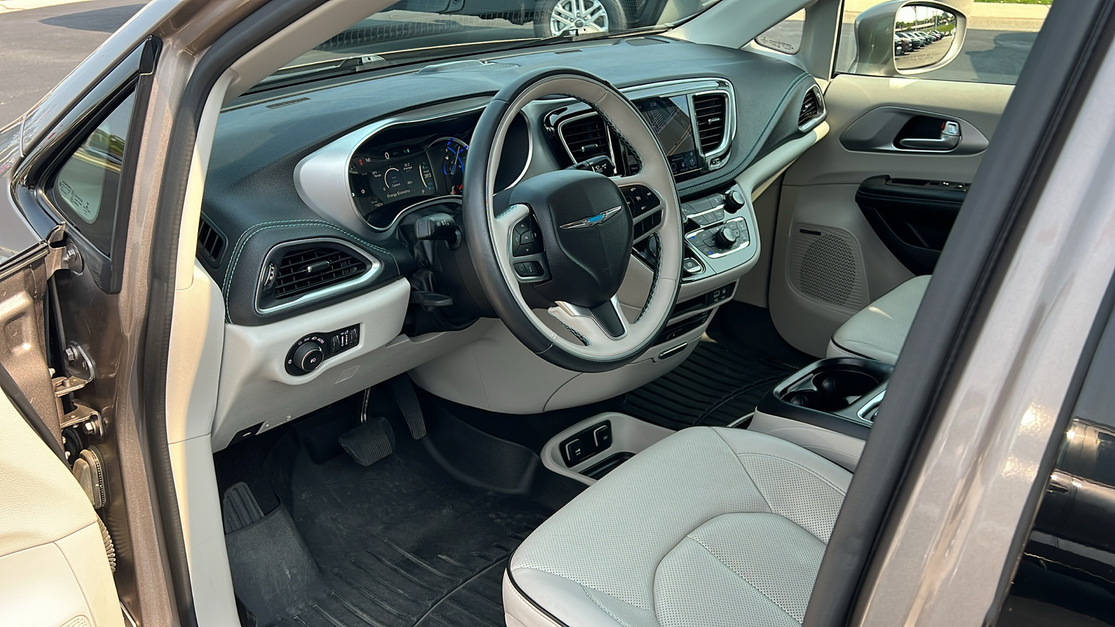 2018 Chrysler Pacifica Hybrid Limited 28