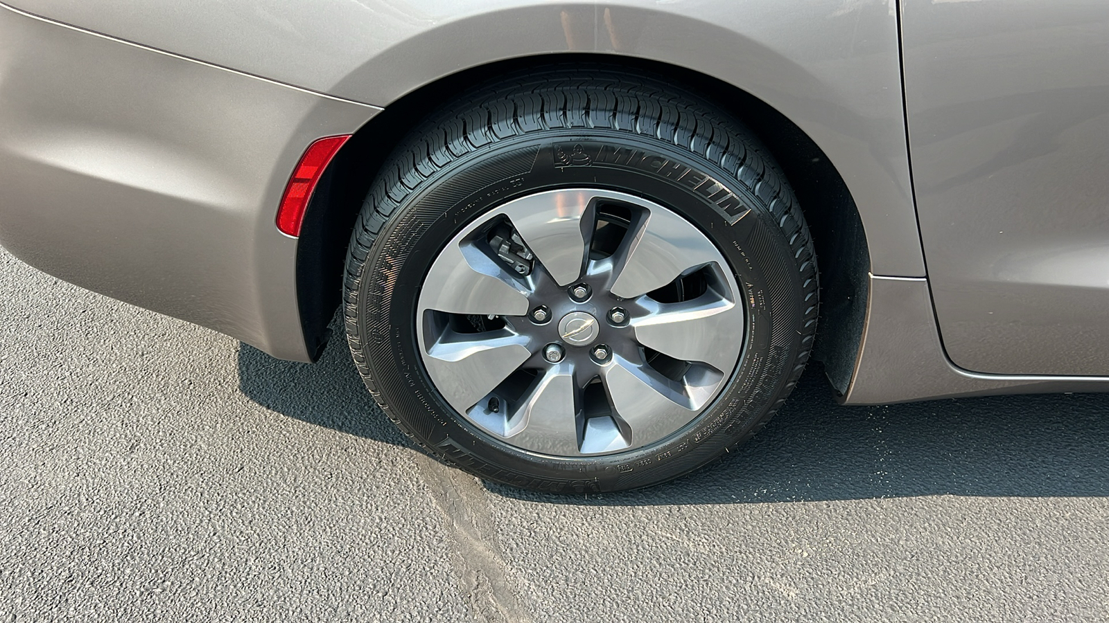 2018 Chrysler Pacifica Hybrid Limited 37