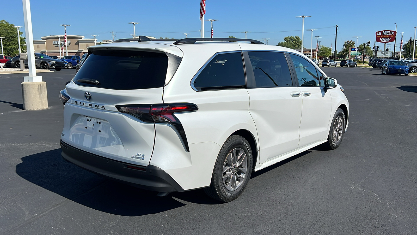 2024 Toyota Sienna XLE 3